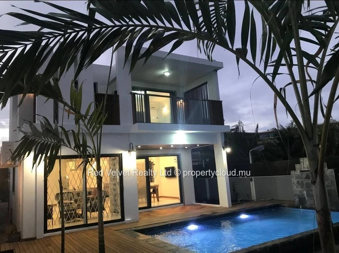4-Bedroom Villa for Rent in Pereybère | Pool | Secure Residence