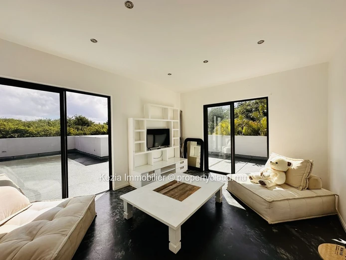 Contemporary Villa In The Heart Of An Exceptional Garden