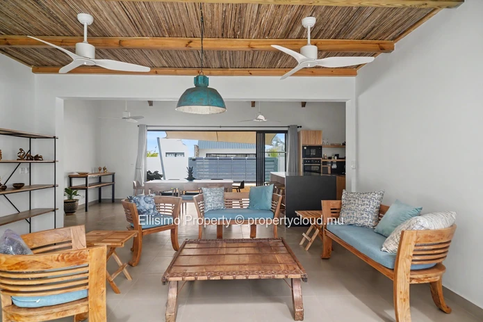 Contemporary Villa for Rent – Mont Mascal, Petit Raffray
