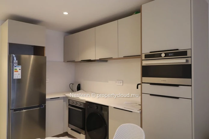 Élégance côtière et confort douillet : un havre de paix moderne à une chambre en bord de mer