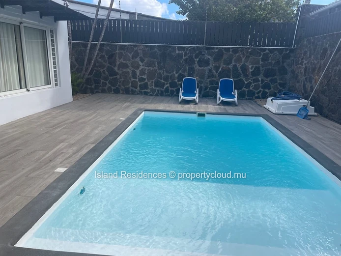 Pointe aux Biches - maison 3 chambres pieds dans l'eau avec piscine privée