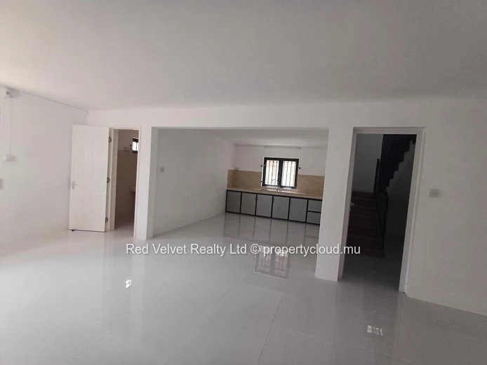 Elegant 5-Bedroom Family Home for Rent in Albion