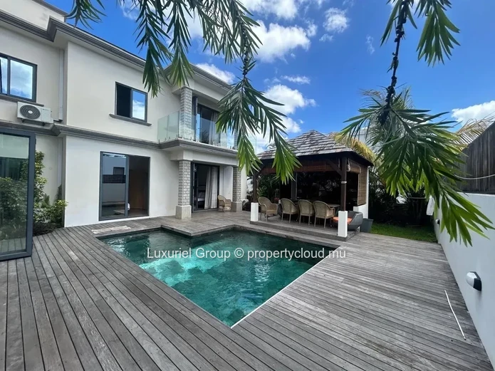 Exceptional Villa with Separate Living Spaces – Mont Choisy