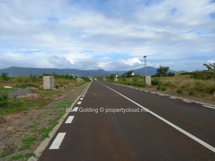 Land for sale in Tamarin.