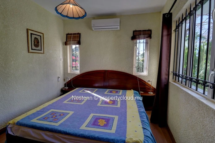 Stunning 3-bedroom duplex with sea access 