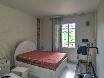 6 Bedroom House
