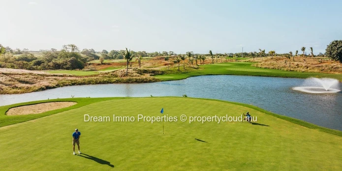 Superbe Villa Sur Le Golf A Azuri Village Avec Acces Hotel Radisson Blu – Ile Maurice