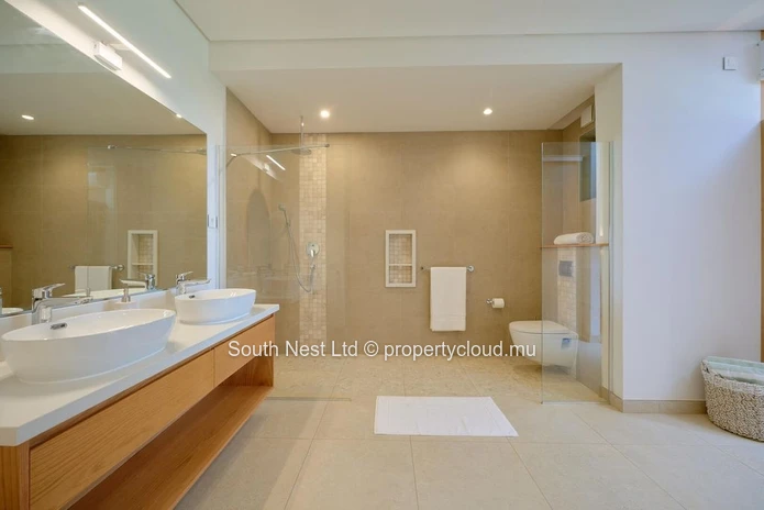 Elegant Garden Apartment in a Prestigious Residence – Belle Vue Harel
