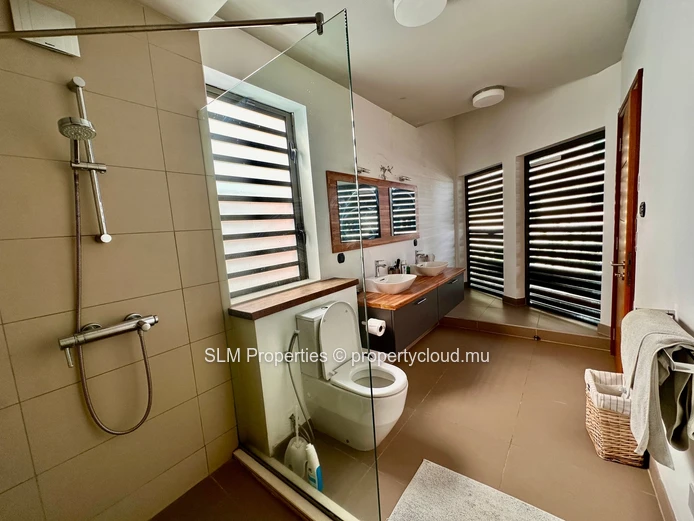 Mon Choisy - Elegant 4 bedroom villa with pool in a residential complex for sale 