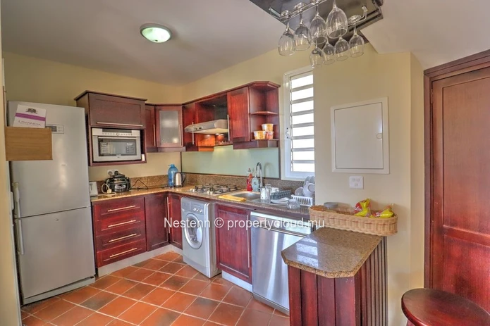 Duplex moderne de 2 chambres avec vue sur la rivière, à proximité des écoles et des commodités