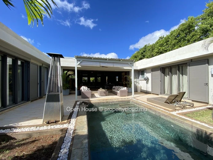A VENDRE - Villa contemporaine de 300m2  - 4 chambres - salle de vie de 80m2 - cuisine extérieure - buanderie - pisci...