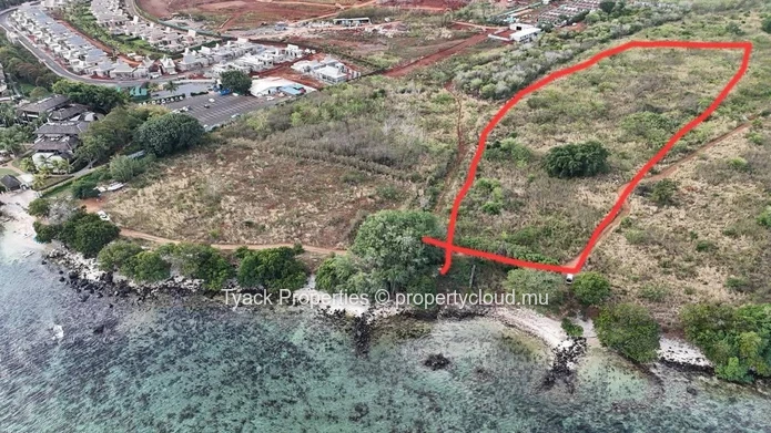 Terrain en pleine propriété en bord de mer à vendre à Turtle Bay, Balaclava