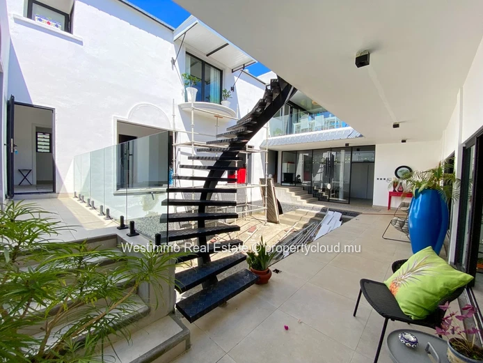 Exceptional 450 m² Riad-style architect-designed villa with swimming pool and sea view
