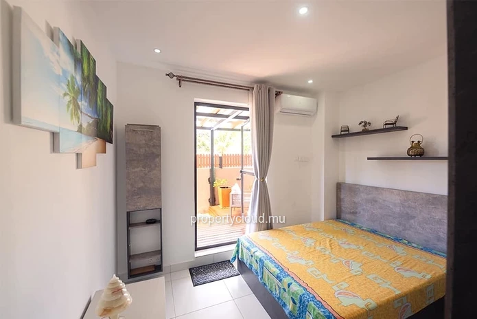 Flic-en-Flac, Mauritius: Magnificent, recently built 2-bedroom apartment with a large terrace, swimming pool, and jus...