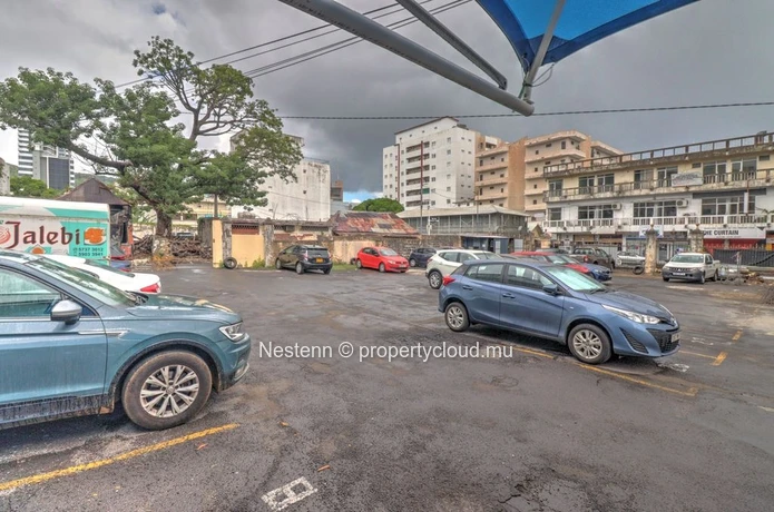Investissez au cœur de Port-Louis: Bâtiment commercial moderne – Emplacement stratégique, prêts à exploiter