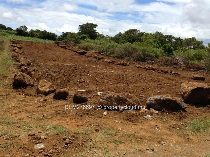 Terrain résidentiel/commercial de premier ordre à vendre – Camp Fouquereaux