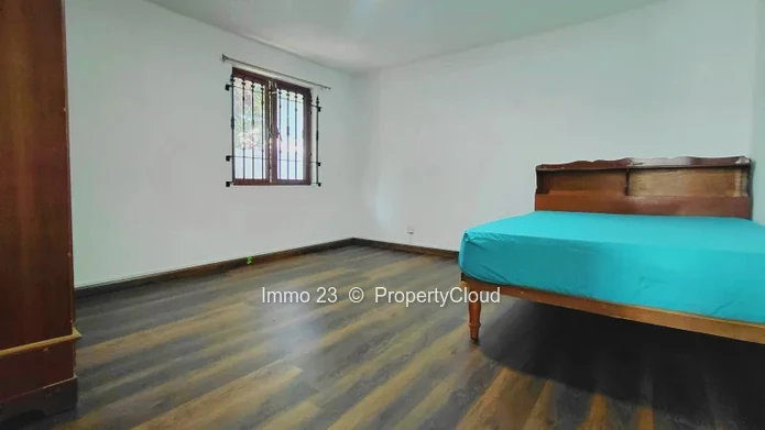 House / Villa - 4 bedrooms - Albion - Ref. MA100260VE