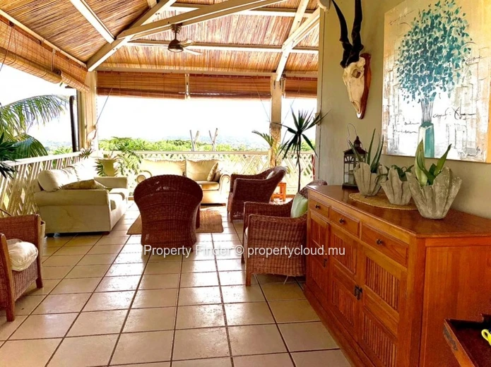 Luxury 5-Bedroom Villa  – Infinity Pool, Lagoon Views & Refined Island Living