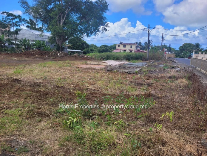 À VENDRE – Terrain commercial d’exception à Belle Vue Maurel