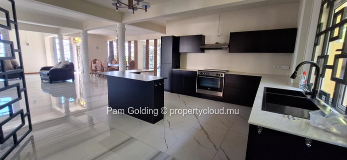 An Extraordinary Residence in the Heights of Candos (Sole Mandate)