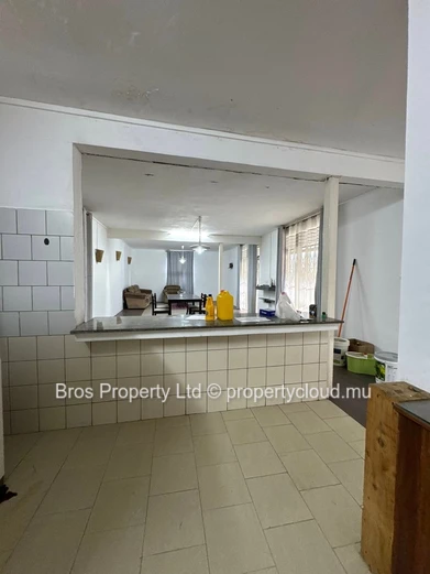 Maison à louer à Verger Les Bains, Pointe aux Sables | 30 000 Rs/mois (négociable)