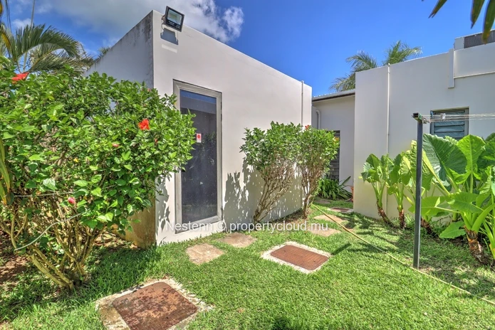 4-bedroom villa + independent studio