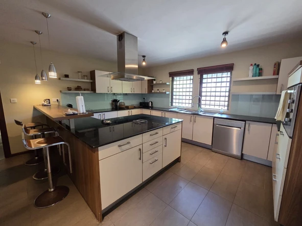 4 Bedroom Villa