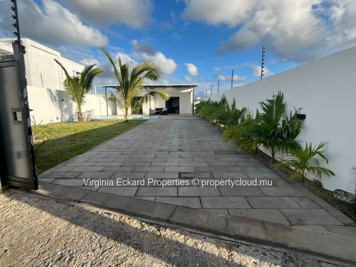 Maison moderne 4 ch à Grand Baie avec piscine privée