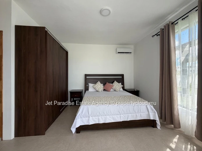 Maison neuve de 4 chambres avec piscine privé et espace Jardin