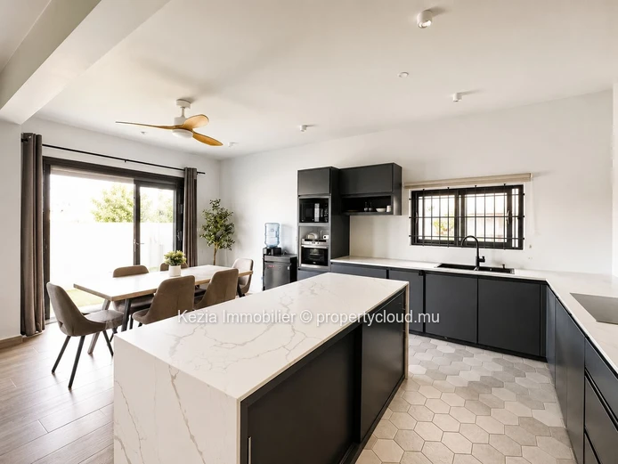 Contemporary Villa Ideally Located