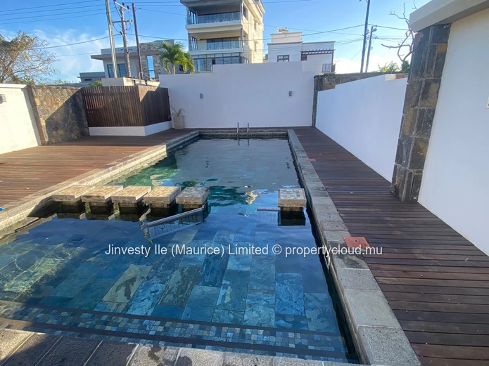 Pereybere: 171 m² apartment, 3 bedrooms, two terraces and shared pool