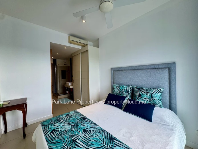 Cute waterfront apartment with view on Marina, between river and mountain.