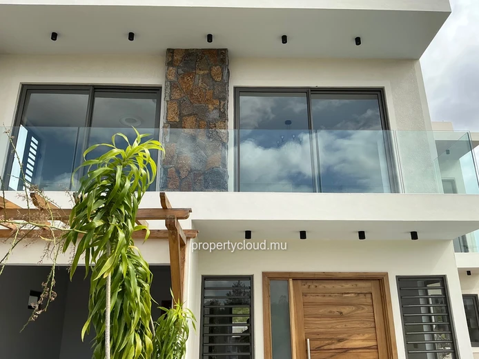 Villa Contemporaine 2026 de 270 m² sur 9.5 Perches | Rooftop Vue Montagne & Piscine Privée | Proche Balaclava & 7 km ...