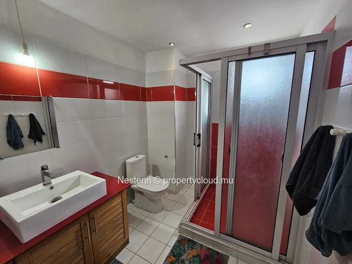 3 bedrooms apartment well located 