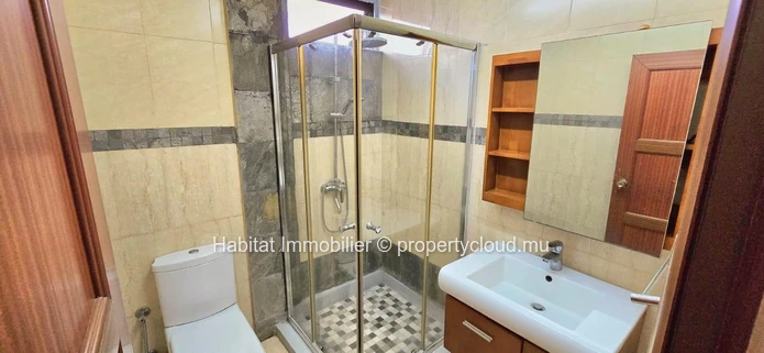 Bel appartement non meublé de 132 m² idéalement situé au rez-de-chaussée d'une résidence à Montagne Ory, Moka