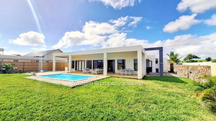 Villa familiale moderne de 4 chambres dans un beau jardin
