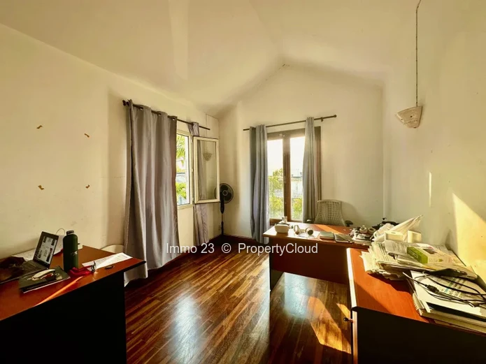 House / Villa - 5 bedrooms - Sodnac - Ref. MA86825VE