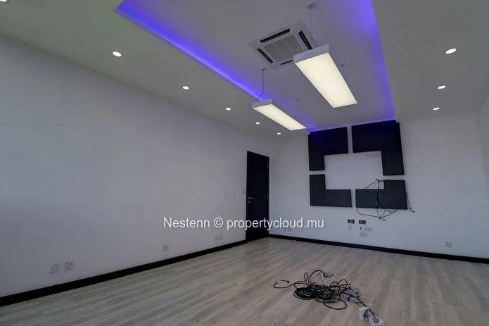 Modern Office Space for Rent – 302.20 m²