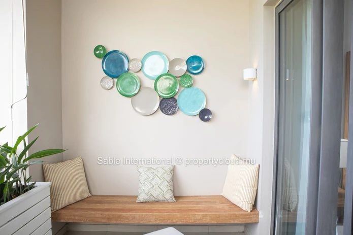Luxurious Penthouse with Communal Pool in Péreybère, 101m² Living Space, Sea Access, Close to Amenities