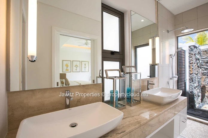 Luxury Redefined: A Sophisticated 4-Bedroom Villa with Panoramic Golf & Mountain Views