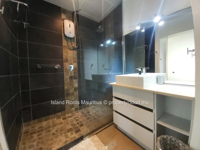 Beautiful apartment located in second position from the beach!