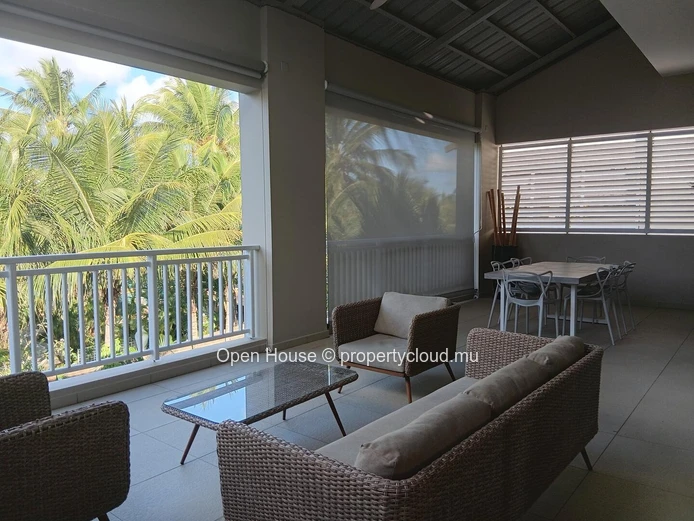 Luxury 3-Bedroom Penthouse with Private Pool in Pereybere