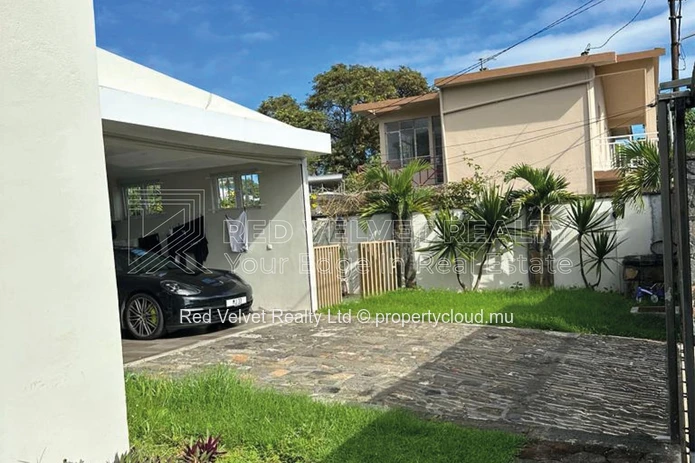 Spacieuse maison de 5 chambres à vendre | Piscine et jardin | Emplacement central