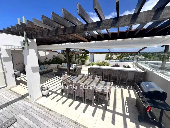 Private Beach Access - Penthouse in Pereybere