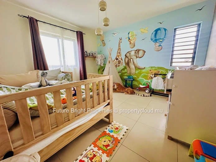 Belle Maison Familiale avec Piscine dans un Quartier Calme et Paisible
