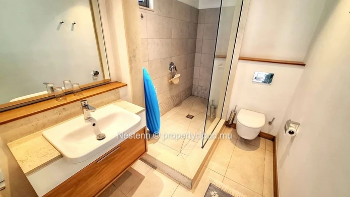 2-bed penthouse in a prestigious parc