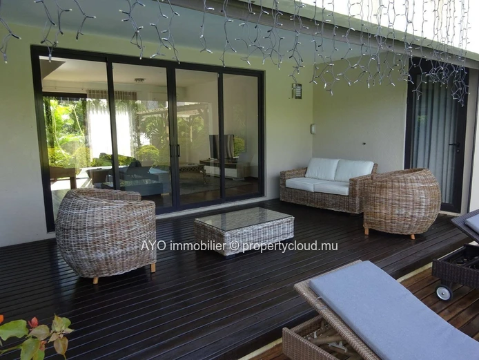 Beautiful 4 bedroom home with pool and garden in Pereybere