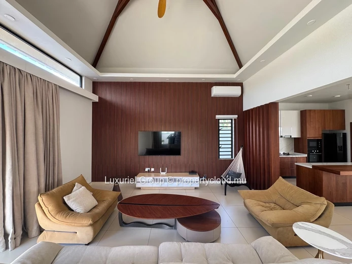 Villa contemporaine avec piscine à louer à Péreybère