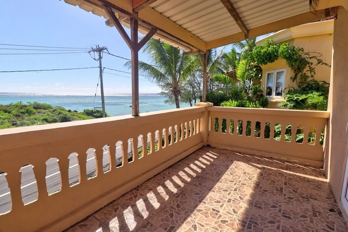 Traditional seafront villa with 3 bedrooms