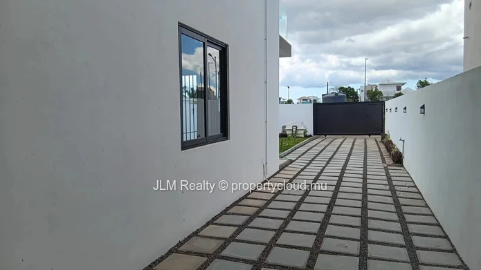 For Sale: 4-Bedroom Villa, Flic en Flac, Mauritius